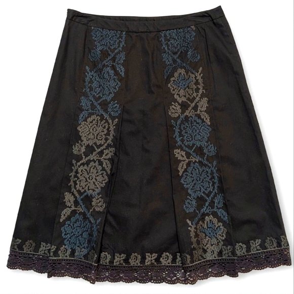 LOFT Dresses & Skirts - Ann Taylor‎ LOFT Petite Black Embroidered Floral A-Line Skirt Lace Trim Lined